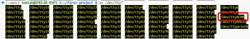 接上 Arduino 後，終端機中新增的 /dev/ttyACM0 裝置